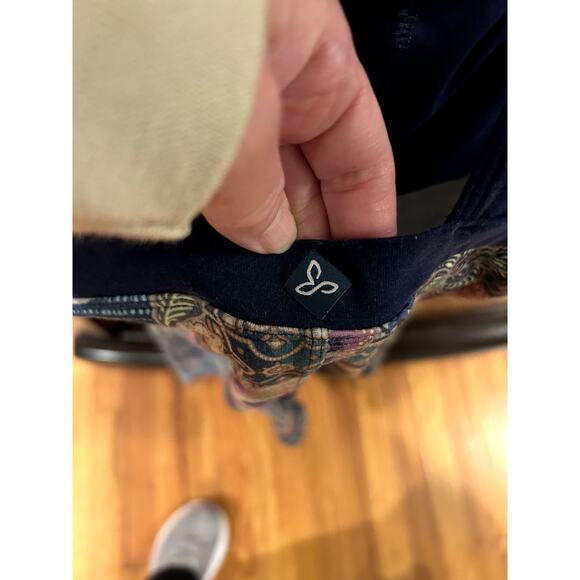 prAna Cantine Blue Anchor Kona Pattern Size XS Built in Bra Wicking Material - Picture 4 of 7